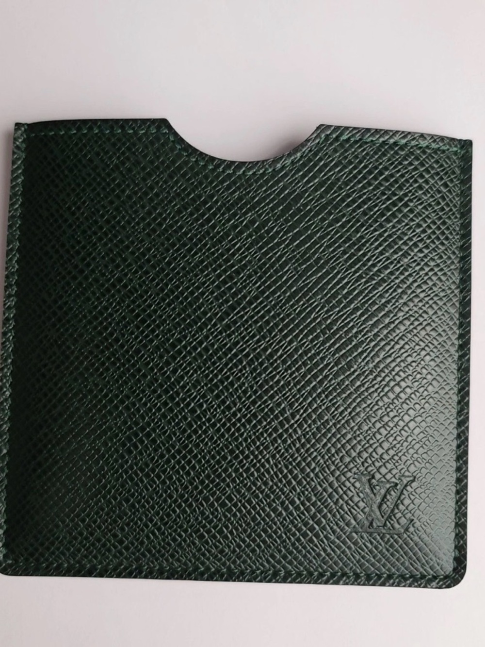 Authentic RARE Louis Vuitton Dark Green Taiga Leather Card Holder - Picture 8 of 9